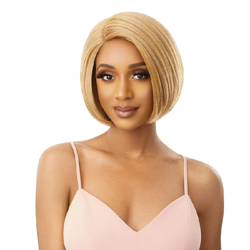 Colored wig with a wispy fringe for a soft and feminine lookOutre WIGPOP Synthetic Wig - Kelly (DR2/ORANGE ROSE only)