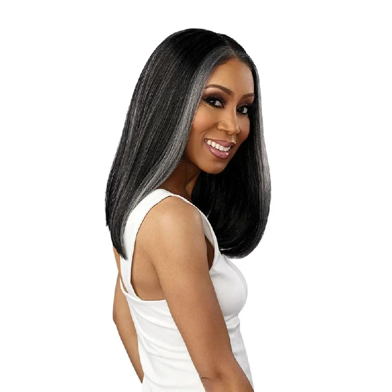 Colored wig with a wavy texture for a beachy and fun lookSensationnel Dashly HD Lace Wig Salt & Pepper - SP Unit 5