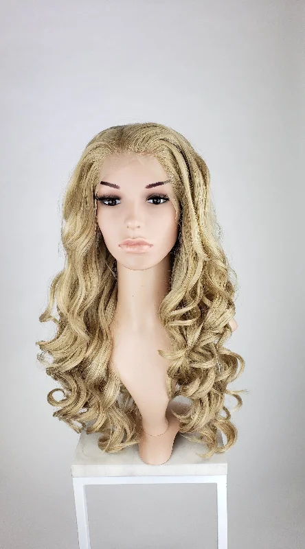 Lace wig with a middle - part for a classic and elegant styleKat Natural Blonde - Natural Plus