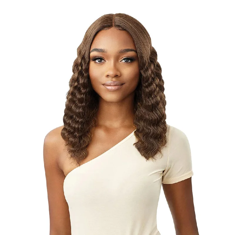 Lace wig with a silk - base cap for a comfortable and smooth feelOutre HD Transparent Lace Front Wig - Lesma 18"