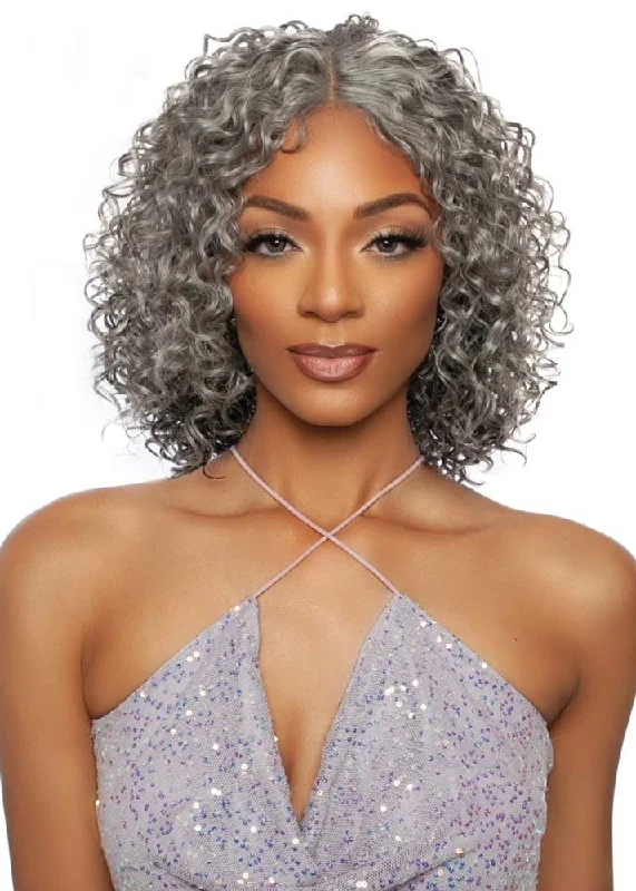 Lace wig with a wavy texture for a beachy lookStar