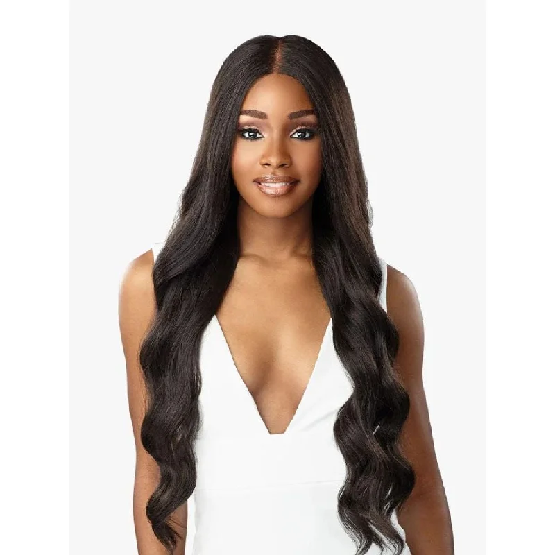 Lace wig with a 200 - density for a full and thick appearanceSensationnel Butta HD Lace Front Wig - Loose Wave 30"